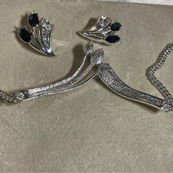 Vintage Vendome Marquise Rhinestone Necklace and Earrings in Original Box - Picture 8 of 13